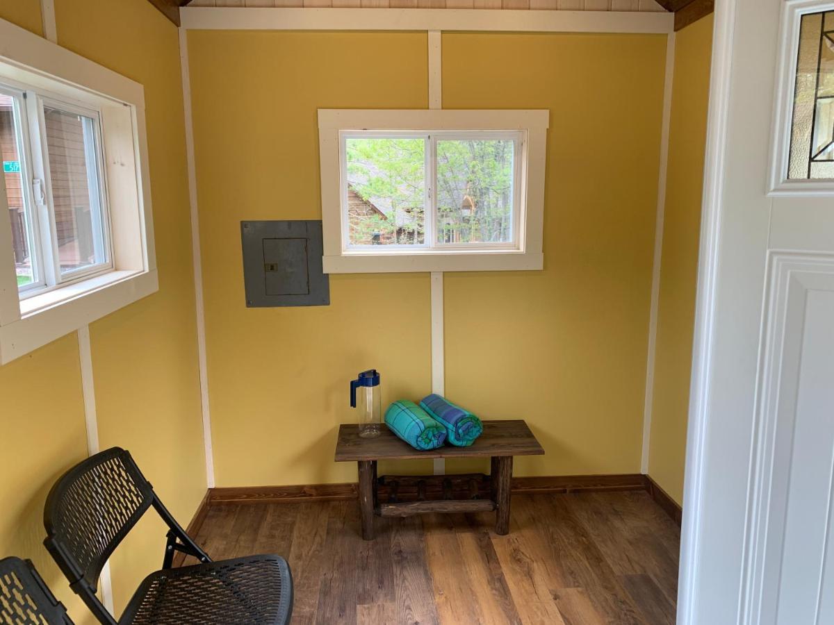 Land O'Lakes Deerwood Resort - Whippoorwill Cabin المظهر الخارجي الصورة
